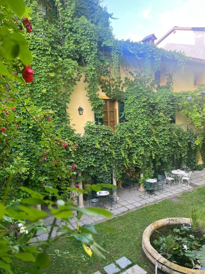 Bed and Breakfast Palazzo Sismonda Corneliano d'Alba Exterior foto