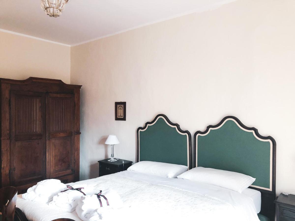 Bed and Breakfast Palazzo Sismonda Corneliano d'Alba Habitación foto