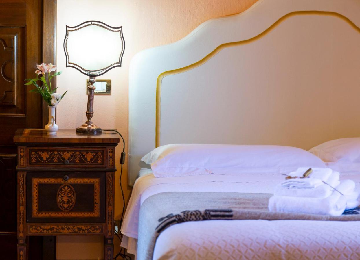 Bed and Breakfast Palazzo Sismonda Corneliano d'Alba Exterior foto