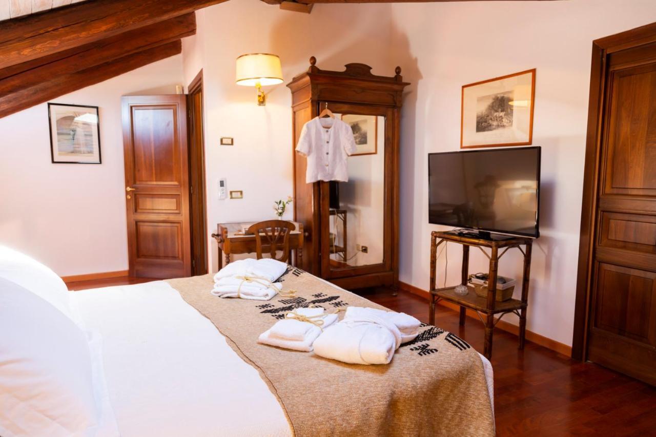 Bed and Breakfast Palazzo Sismonda Corneliano d'Alba Exterior foto